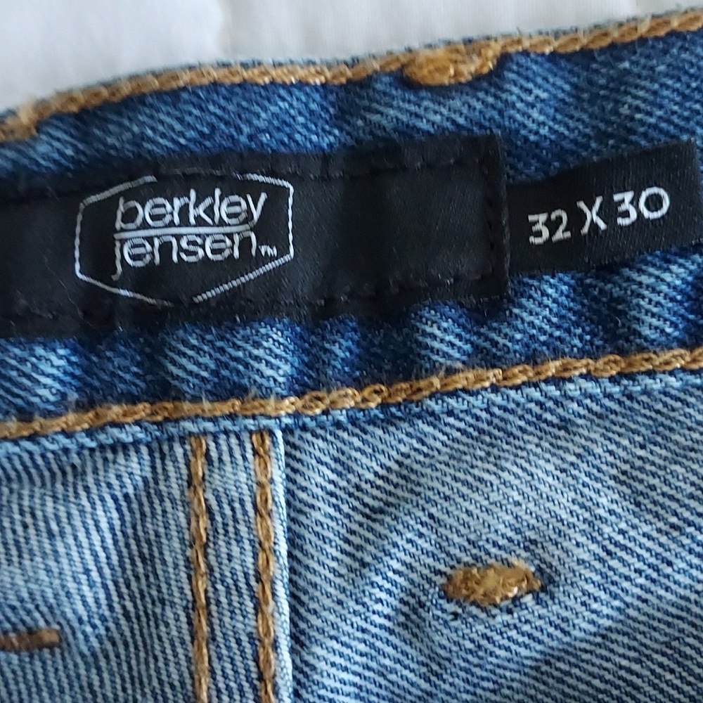 NWT Men's Berkley Jensen Relaxed Straight Lt Stonewash 5 Pocket Denim Jeans - Picture 14 of 17